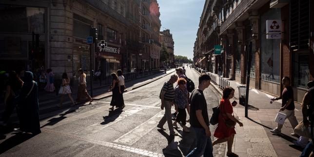 « Je ne vais pas rester assise à regarder des émissions à la télé » : les habitants s’accommodent du nouveau pic de cha…