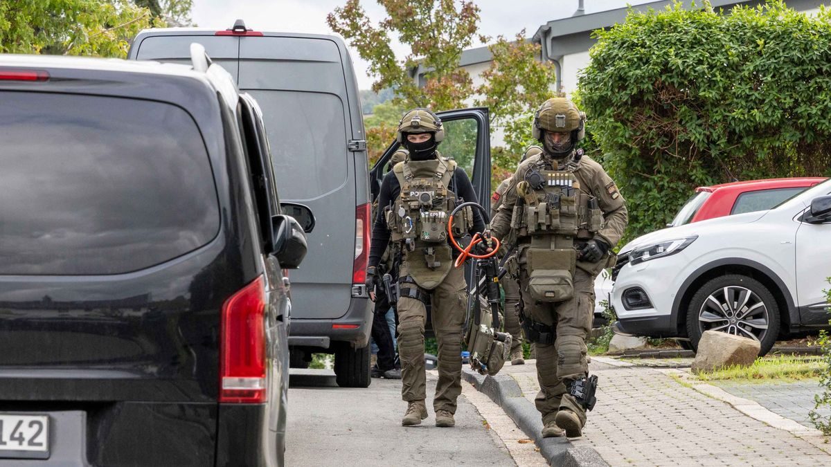 Attacken auf Stromnetz: Etwas Draht, ein paar Feuerwerksraketen, fertig ist das Sicherheitsproblem
