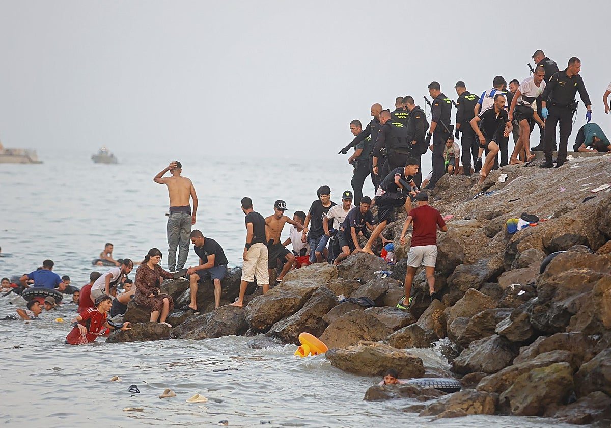 Los servicios de información detectan un incremento de los mensajes para una nueva invasión el 20 de septiembre en Ceuta