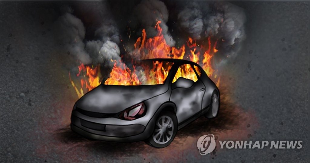 양주 송추IC 인근서 승용차 가드레일 충돌 후 전소