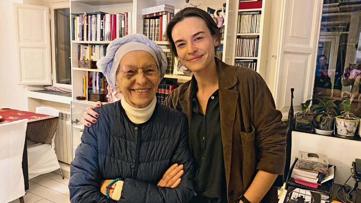Kasia Smutniak: «Oggi è difficile essere coerenti, Emma Bonino lo è stata per tutta la vita. Mi ha insegnato che i diri…