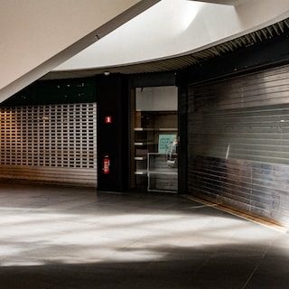 Het spookwinkelcentrum in Antwerpen waar niemand nog warm van wordt