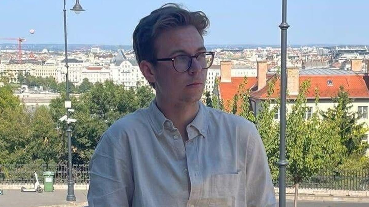 Theo, 21, misshandlades när han knackade dörr