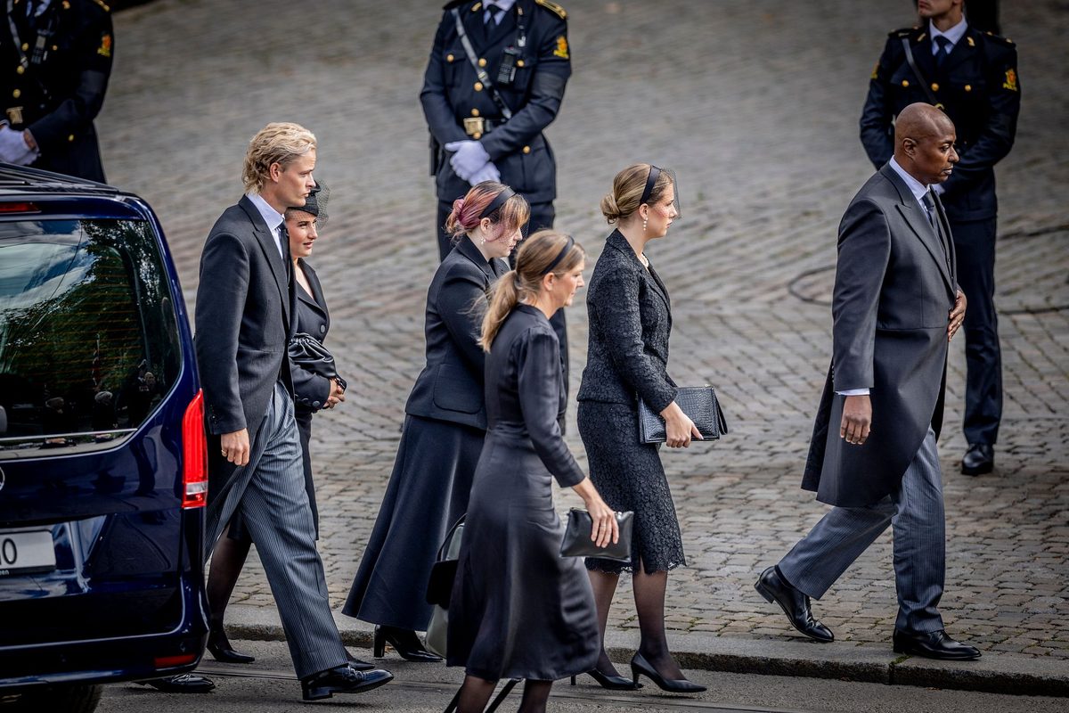 Dansk skribent: «Nordmennene snakker om det gode med monarkiet. Resten av verden snakker om skandalene»