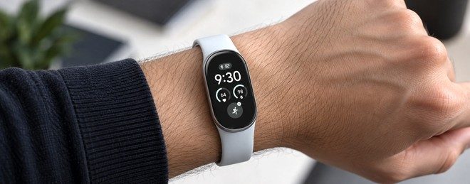Il fitness tracker di Google, con display e Wear OS, compare nel database della FCC