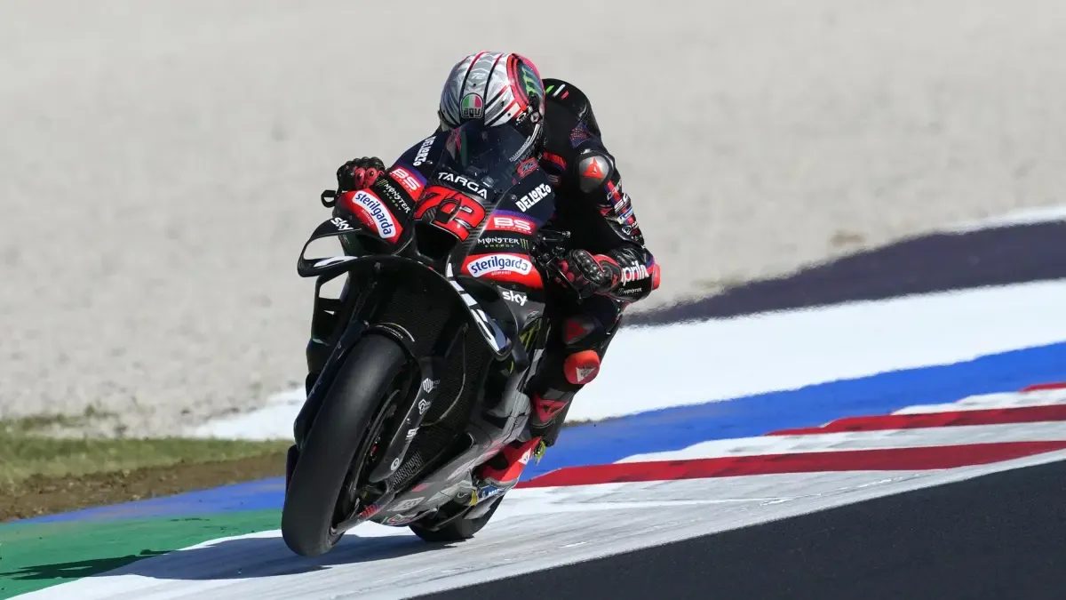 Ni Bezzecchi ni Marc Márquez ceden en Misano; 1º y 2º en la práctica