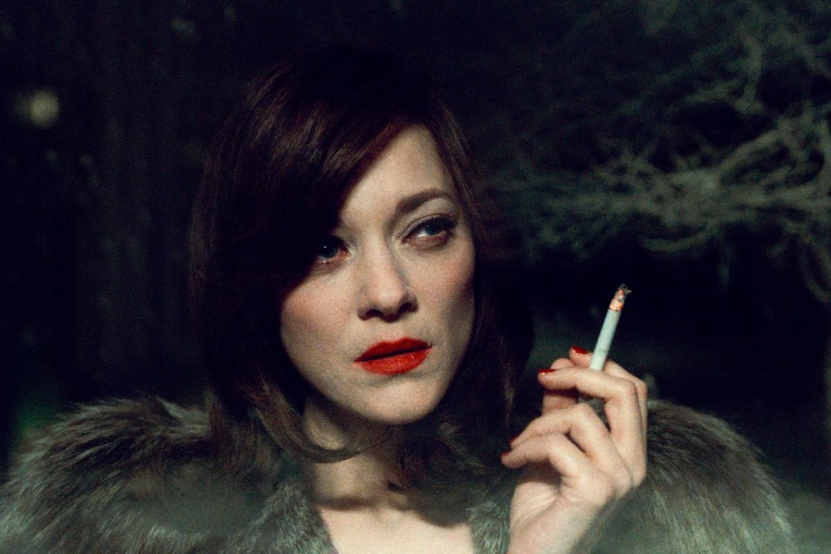 « La Tour de glace » : Marion Cotillard en Reine des neiges fascinante et vénéneuse