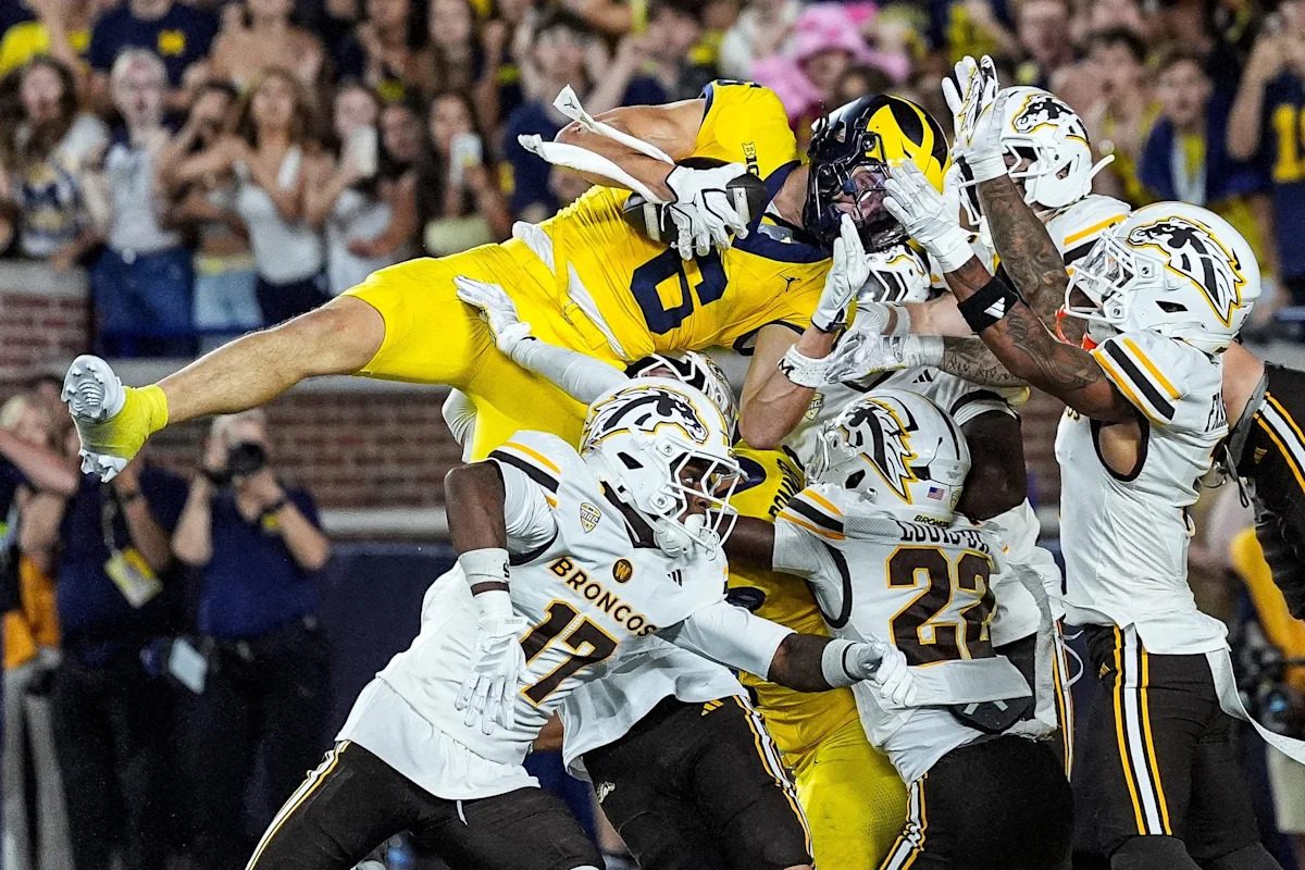 Sequence of JJ Buchanan's Michigan Miracle touchdown catch