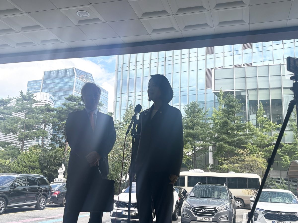 이진숙, '여자 히틀러' 김민석 발언 모욕죄 고소…영등포서 출석
