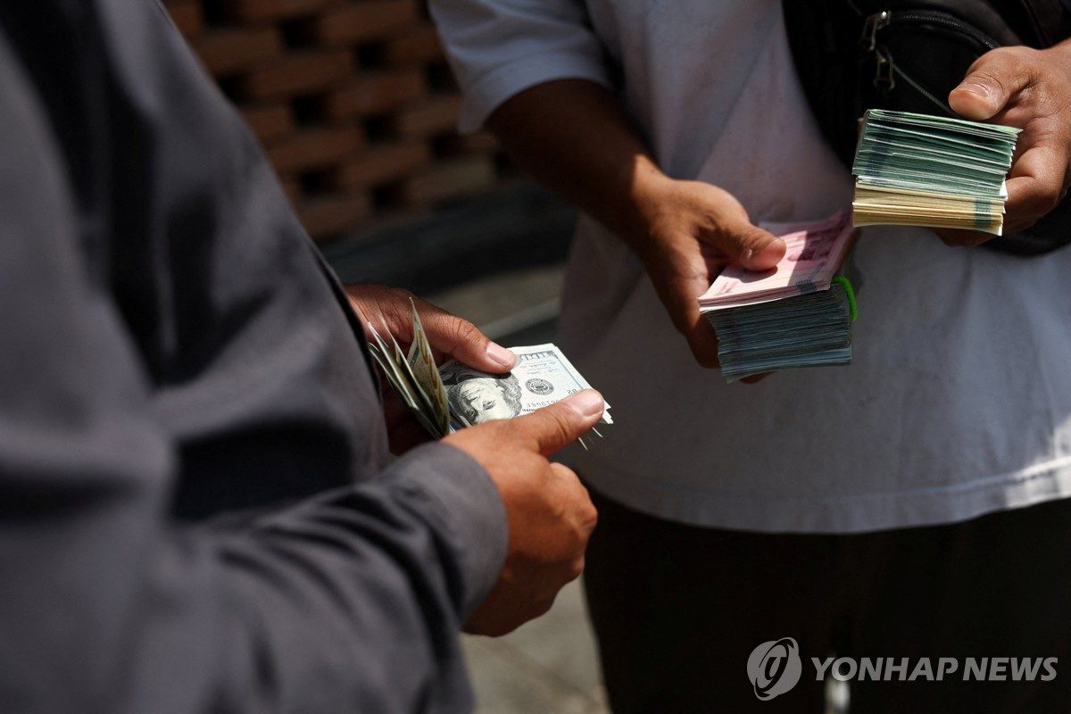 이란 제재망 '뜻밖의 구멍'은 美 은행…연간 수십억달러 통과