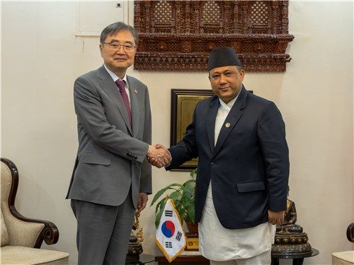 [네팔 대홍수] 조현, 네팔 외교장관 만나 한국인 수색 지원 요청