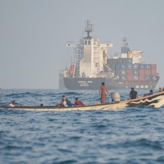 Live - Door Iran gesteunde Houthi’s nemen strategisch eiland in zeestraat Bab el-Mandeb in • Projectielen treffen oliep…