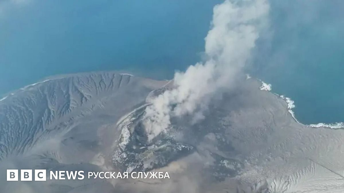 Извержение вулкана привело к приостановке полетов в главном аэропорту Индонезии