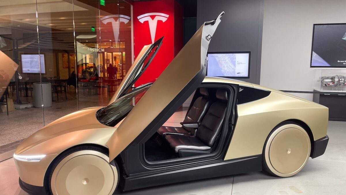 First Responders May Have to Push Tesla’s Cybercabs, Turn Front Wheels by Hand