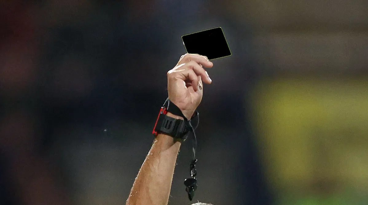 Roemeense voetbalbond kondigt intrede van zwarte kaart aan