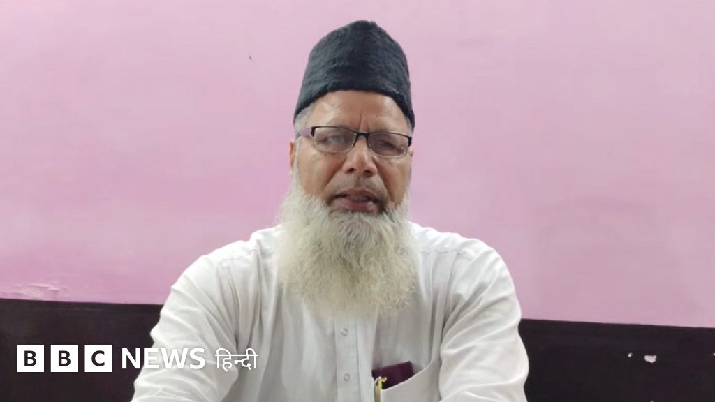 यूपी में सड़क पर नमाज़ पढ़ने को लेकर बुज़ुर्ग के ख़िलाफ़ एफ़आईआर, जानिए पूरा मामला?