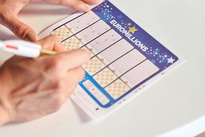 Opnieuw valt de jackpot bij EuroMillions: één gelukkige wint ruim 111 miljoen euro