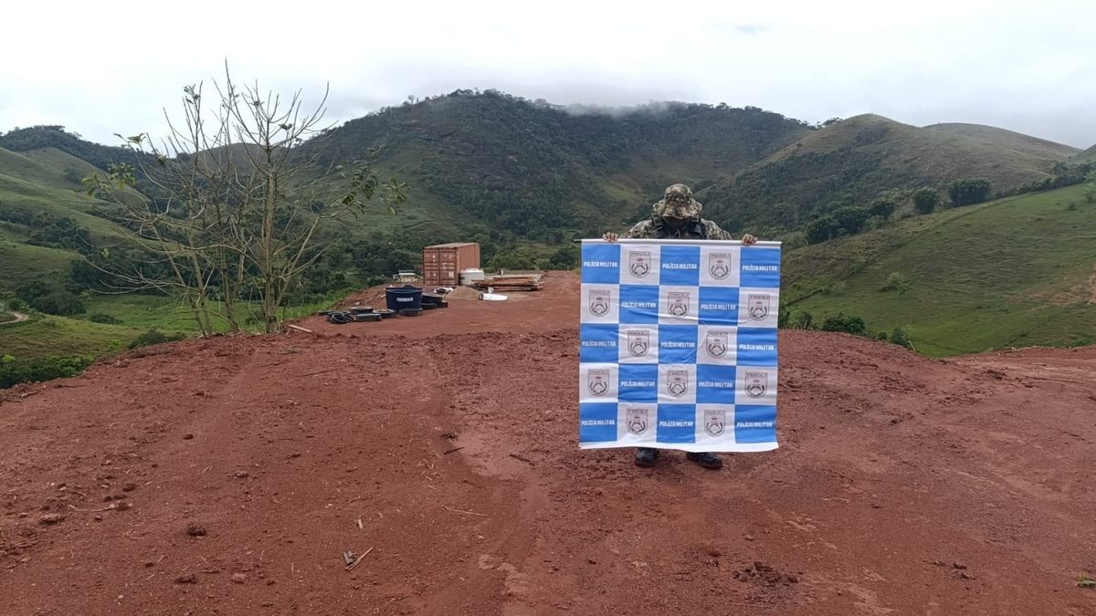 Construção irregular é flagrada em área de mil metros quadrados em Valença
