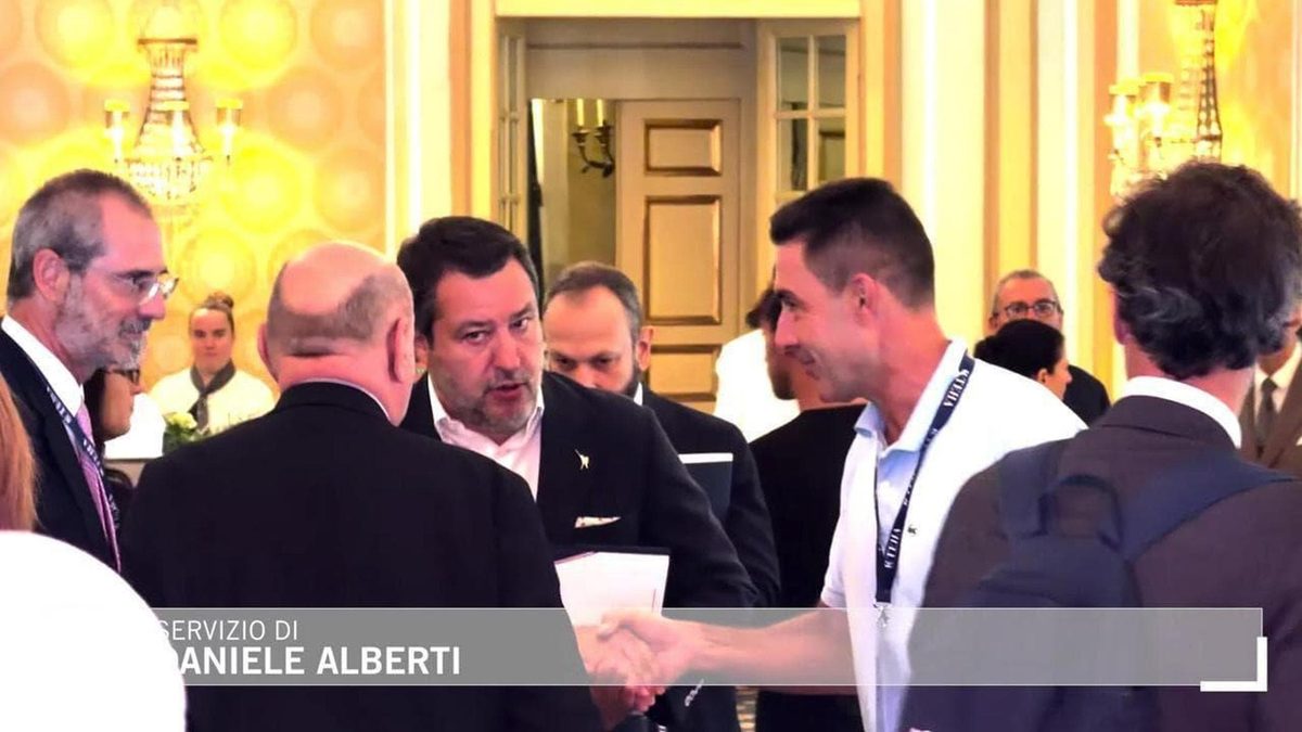 A Cernobbio gelida stretta di mano tra Salvini e Vannacci. Nordio insiste sul codice penale del Duce
