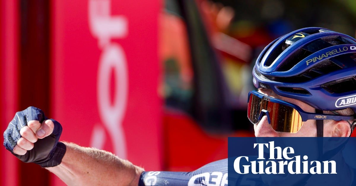 Mas closes on first Vuelta after Dunbar reels in Buitrago to win stage 19 summit finish