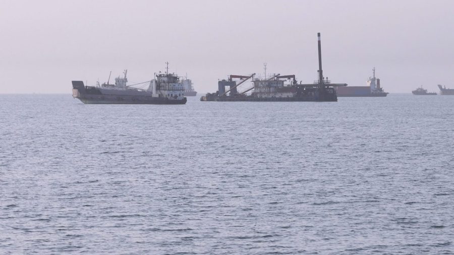 Iran attacks US ship in Strait of Hormuz
