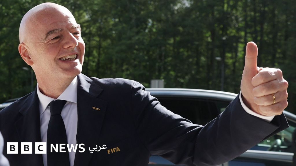 إنفانتينو سيترشح لولاية رابعة في رئاسة فيفا... فهل يطيح به حلفاؤه؟