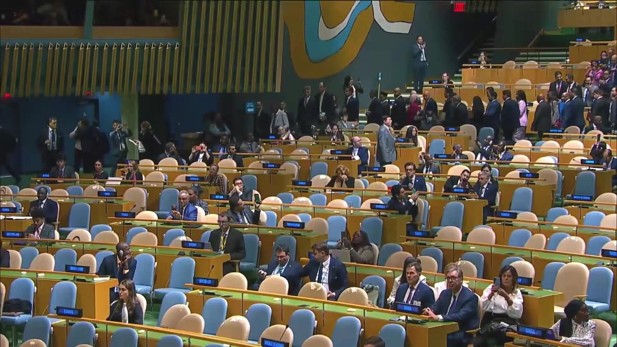 HAPPENING NOW 🚨 MASS WALKOUT as most delegations ABANDON the UN General Assembly while NETANYAHU begins his speech.