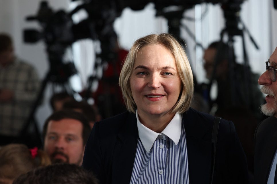 Posłanka Chorosińska broni szczekania w Sejmie. „Jedyny język, jaki rozumieją”