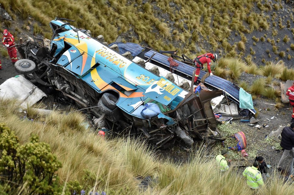 Autobus z dziećmi runął do wąwozu. Tragedia w Afryce