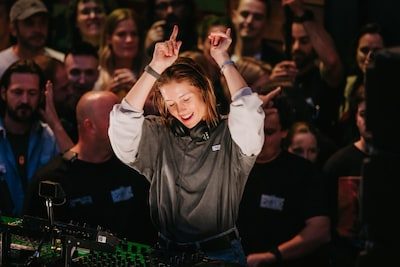 Charlotte de Witte zet Overpoort op zijn kop met gratis set: 5.000 mensen zakken af