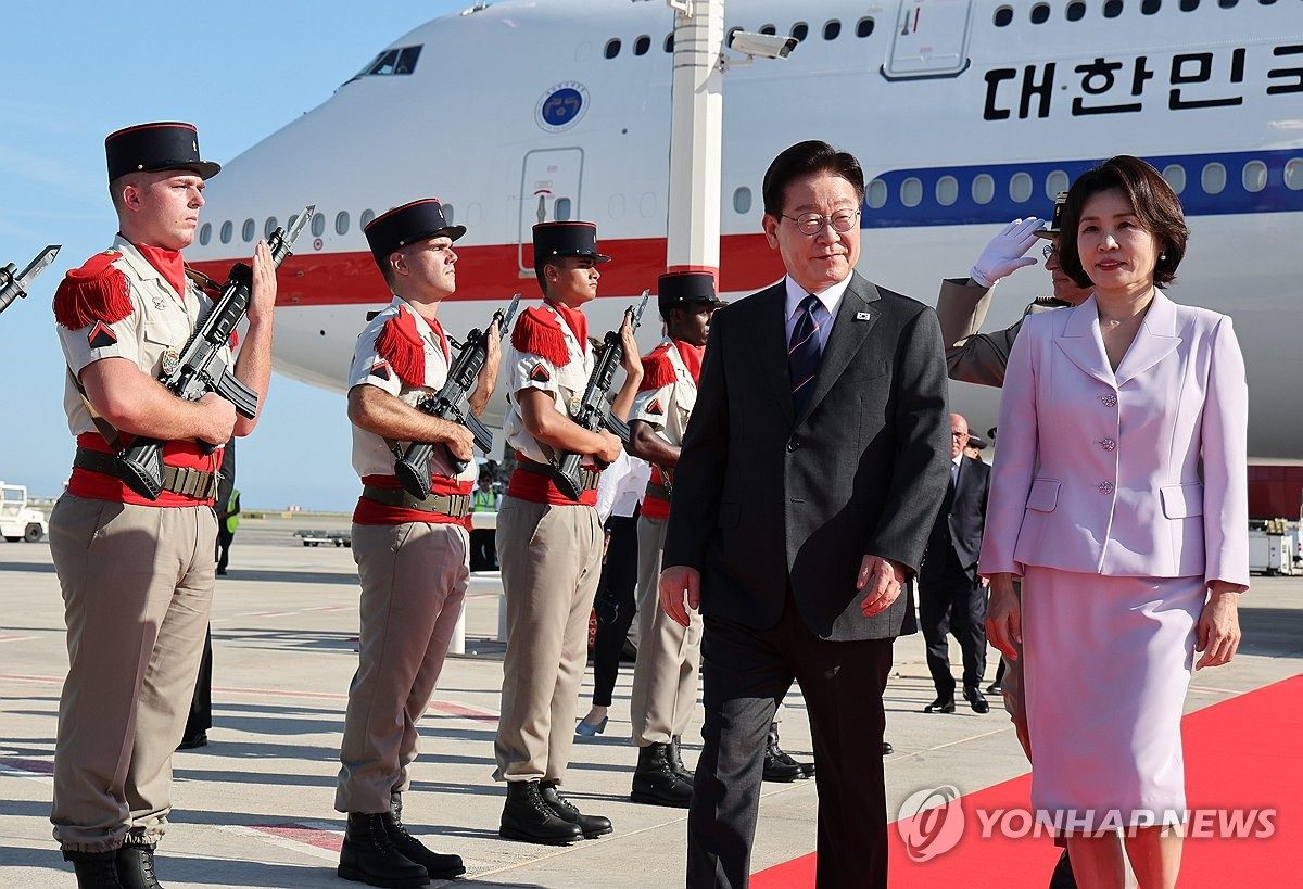 李대통령, 프랑스 도착…내일 영화·영상 정상회의 참석