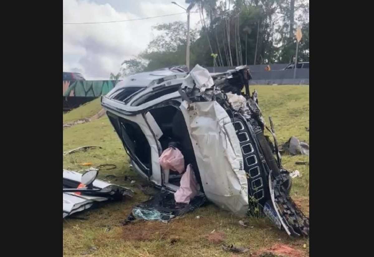 Duas pessoas morrem após carro capotar na Rua da Marinha, em Belém