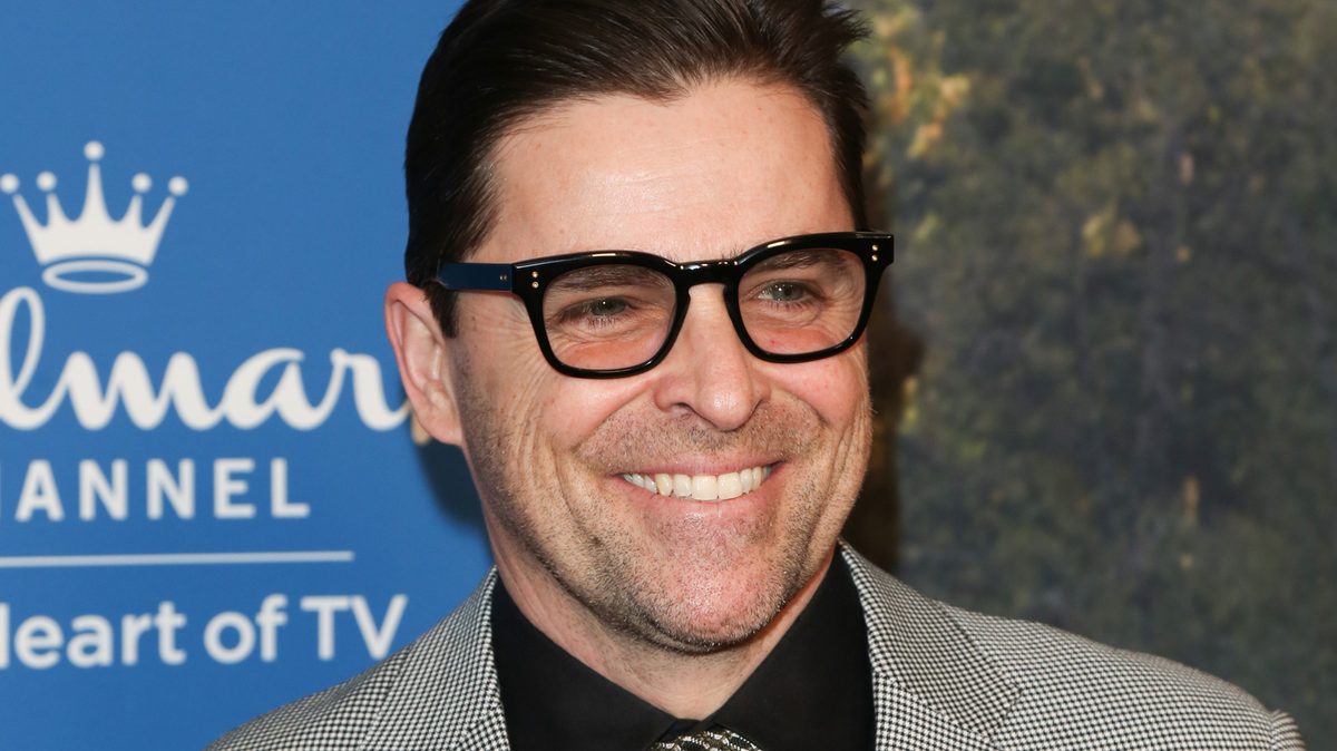 When Calls The Heart Star Kavan Smith Played A Key Villain On Supernatural
