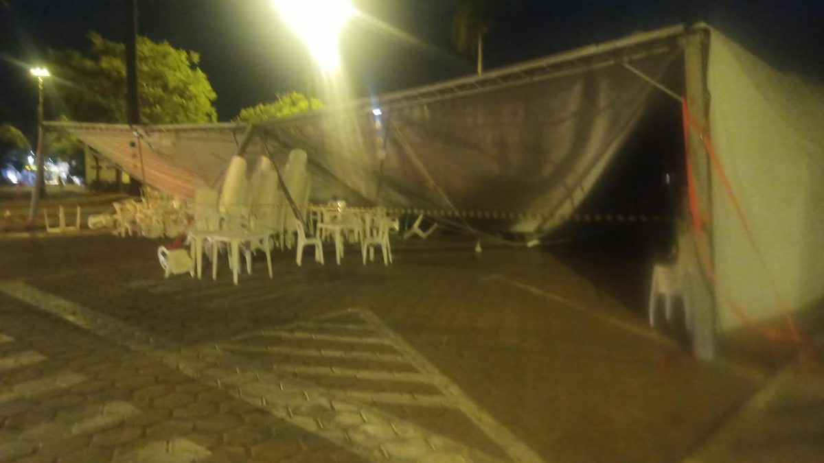 Festa em louvor à padroeira da cidade é cancela após estrutura cair durante chuva em MG; uma pessoa ficou ferida