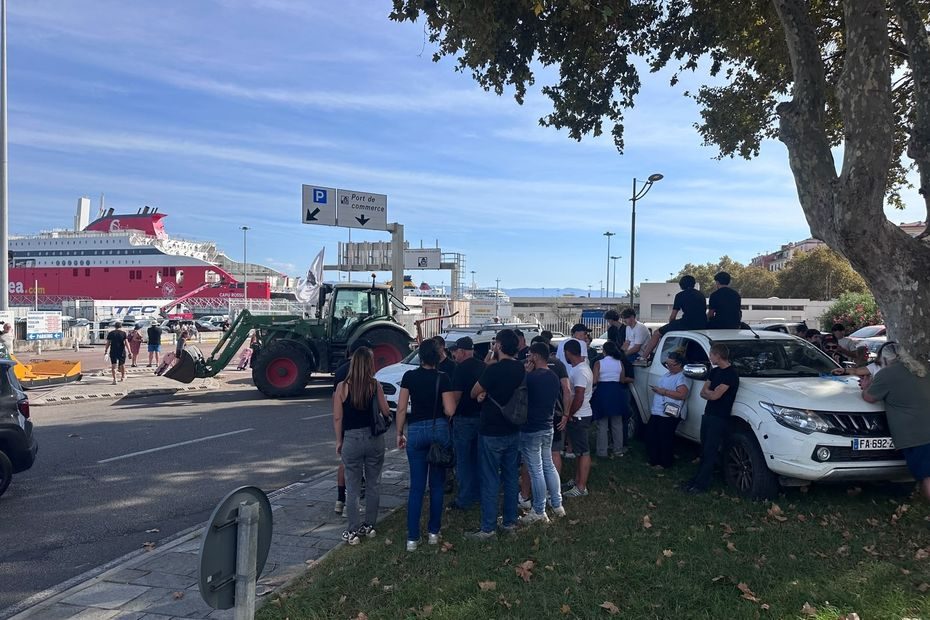 Mouvement social des agriculteurs en Corse : après la promesse d'une réunion au ministère, le blocage des ports de Bast…