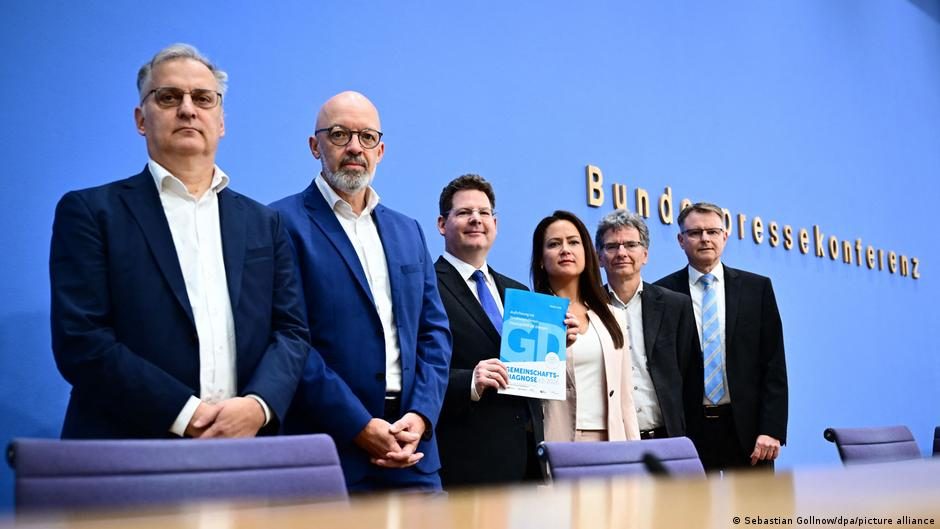 Wirtschaftsforscher sehen Aufschwung in Deutschland, warnen aber davor, die Zahlen als Beginn eines neuen Wirtschaftsbo…