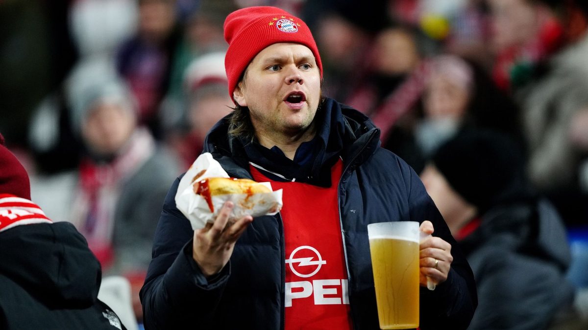 'Unfair' ban on drinking alcohol in football stands could be scrapped, says Burnham