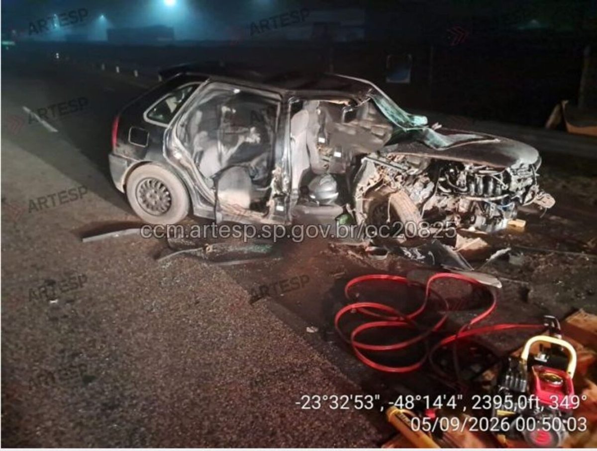 Motorista é socorrido em estado grave após perder controle da direção e bater carro em rodovia de Itapetininga