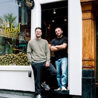 Abel (29) en Floris (31) richtten Fabel Friet op: ‘Ik weet niet of we verder willen uitbreiden in Nederland, hier is ge…