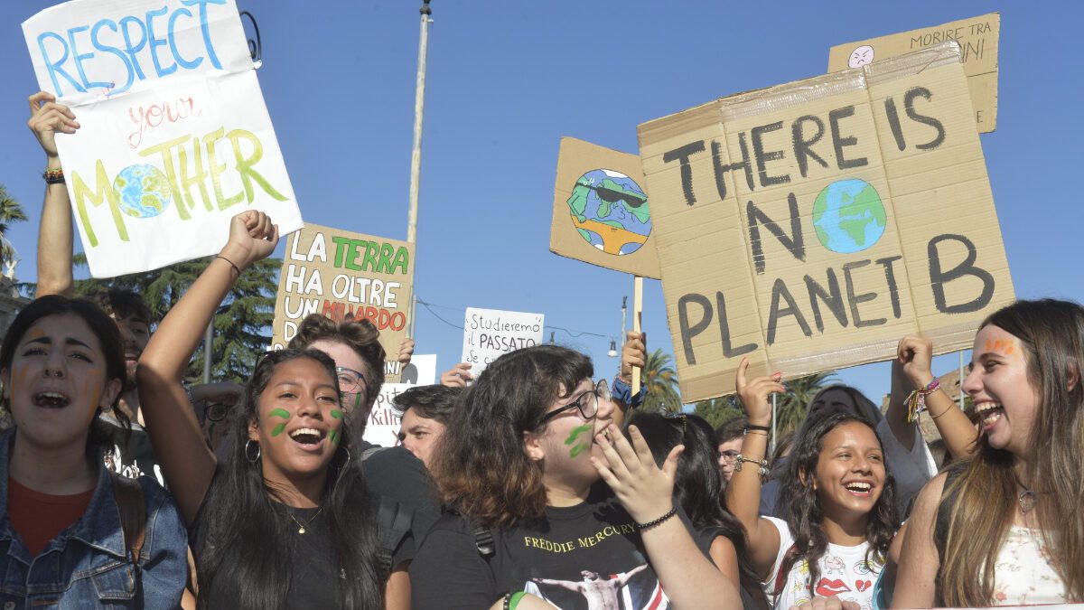 Migranti climatici in aumento, ma sono ignorati. La consulente Onu: “Col Piano Mattei persa un’occasione”