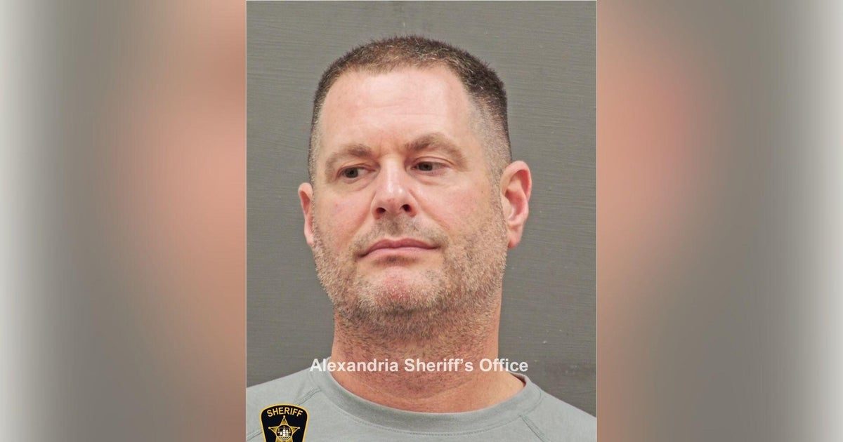 Ex-CIA official found with $40 million in gold bars in plea deal talks