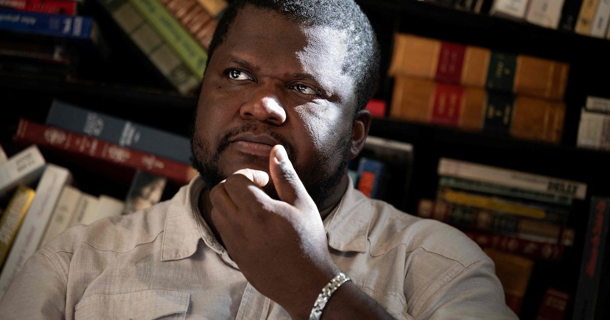 Polémique autour de Thélyson Orélien : l’identité du compte anonyme qui a dénoncé l’écrivain a été révélée