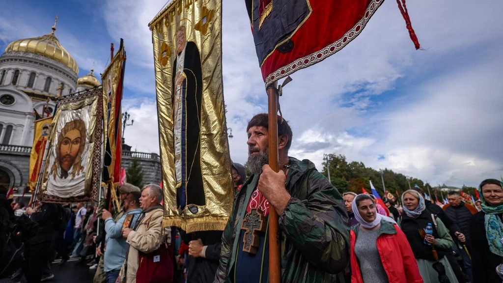Massale processie in Moskou moet politieke steun van kerk aan Kremlin tonen