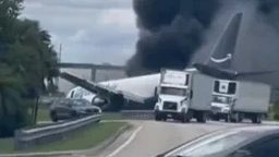 Amazon-vrachtvliegtuig belandt op autoweg bij luchthaven Miami
