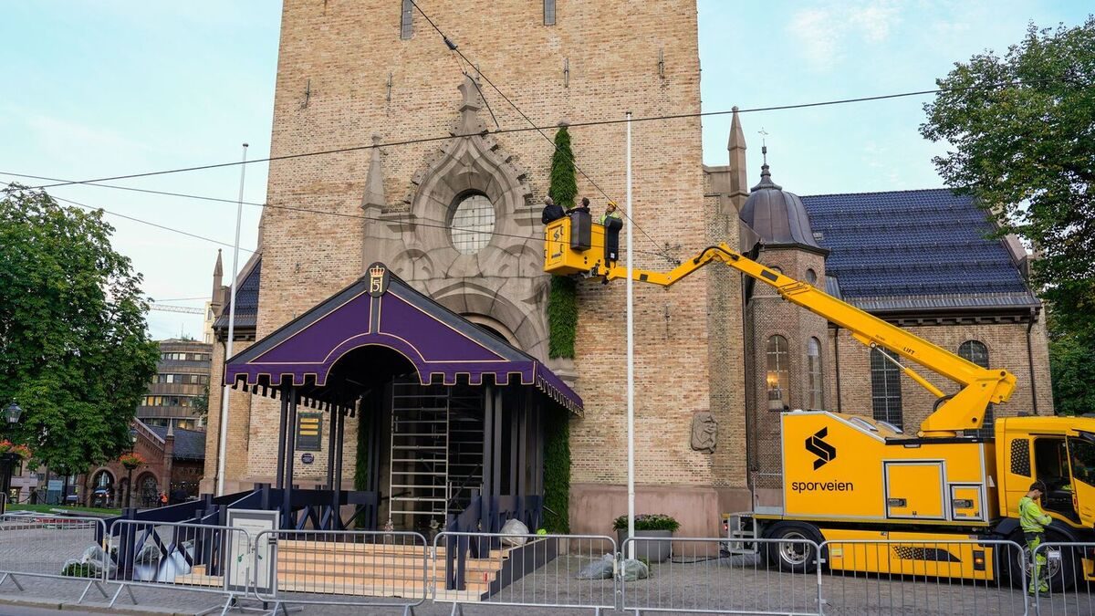 Nå rigges det til kongelig gravferd i Oslo