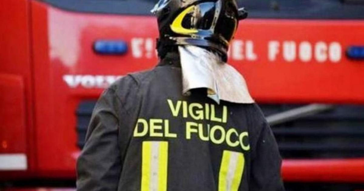 Scoppia un incendio in un appartamento a Lucca, due morti e tredici feriti