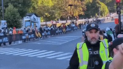 Levensgevaarlijke actie komt Spaanse ploegleider duur te staan: boete en uit WK gezet