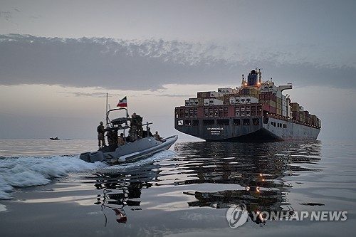 이란 안보수장 "호르무즈 외곽 새 통제구역 선포…진입시 제재"