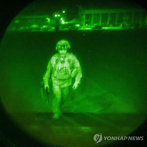 "'아프간 마지막 미군장병'의 퇴역…그 뒤엔 美국방장관의 몽니"
