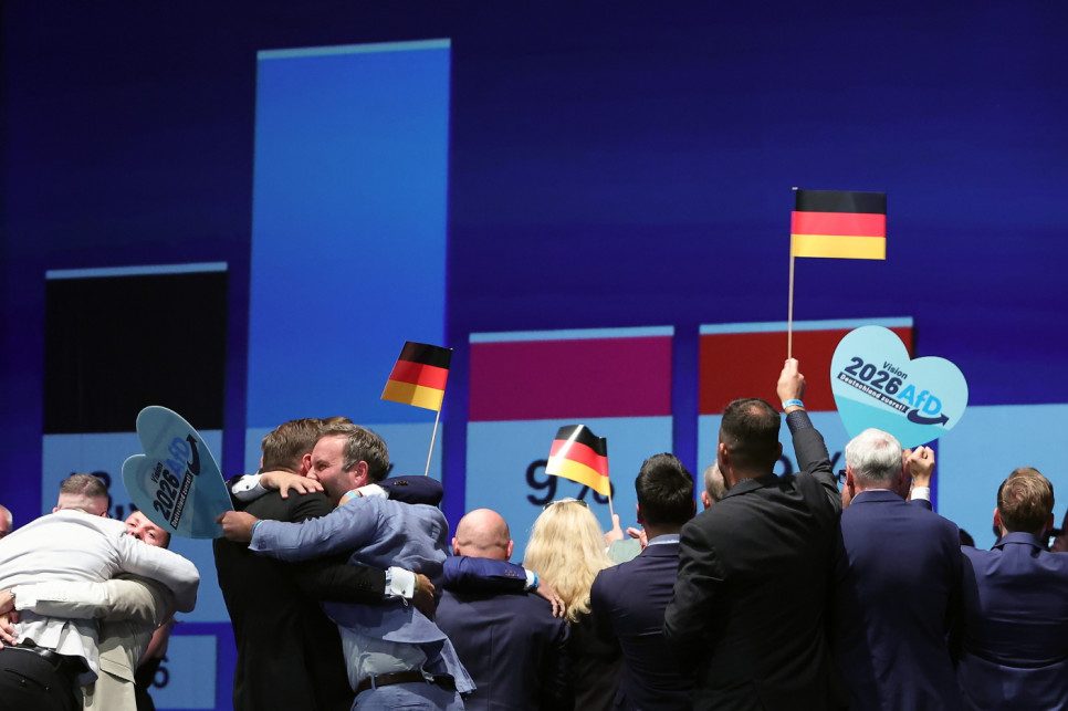 „Zapnijcie pasy”, „Tylko idioci albo zdrajcy...”. Skrajne komentarze po triumfie AfD